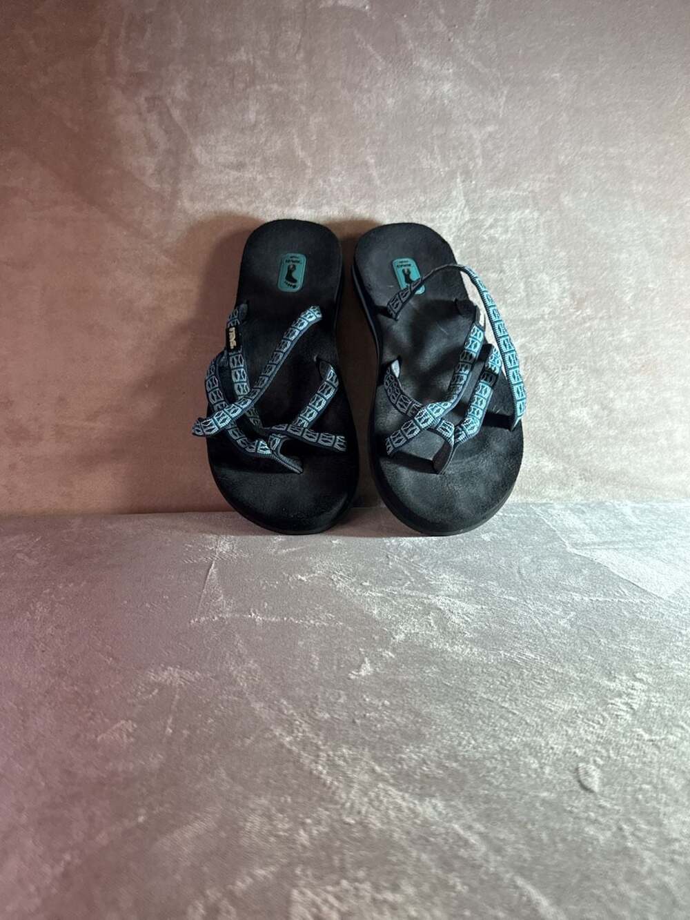 Teva Mush Women's size 7 Strappy Flip Flop Sandals
